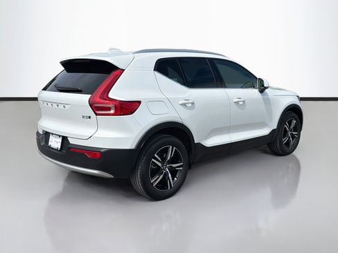 Used 2025 Volvo XC40 B5 Core AWD/4WD image 5