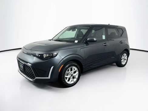 Used 2025 Kia Soul LX w/ LX Technology Package FWD image 3