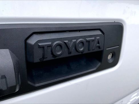 Used 2020 Toyota Tacoma SR w/ SR Convenience Package image 29