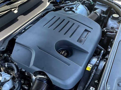 Used 2025 Land Rover Discovery Dynamic SE image 34