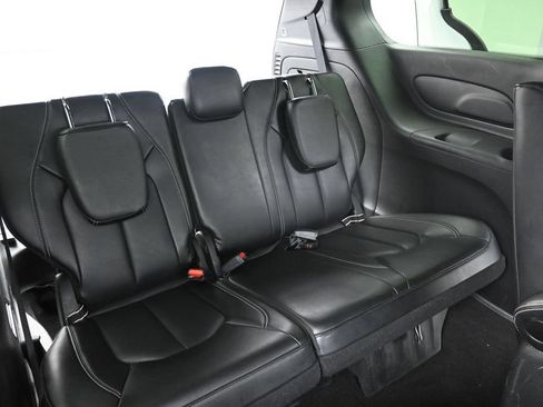 Used 2024 Chrysler Pacifica Limited FWD image 14