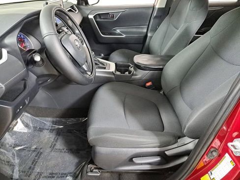 Used 2020 Toyota RAV4 LE image 19
