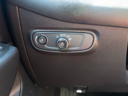 Used 2021 Chevrolet Equinox LT image 11