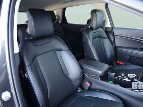 Used 2023 Kia Sportage EX image 18