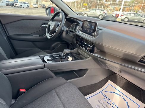 Used 2022 Nissan Rogue SV image 13