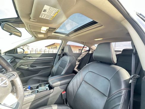 Used 2023 Nissan Altima 2.5 SR w/ SR Premium Package image 19