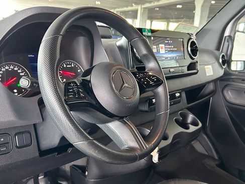 Used 2025 Mercedes-Benz Sprinter 2500 image 17