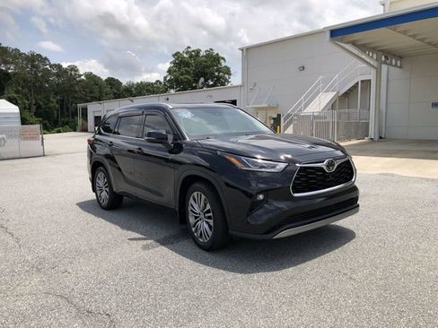 Used 2022 Toyota Highlander Platinum AWD/4WD image 2