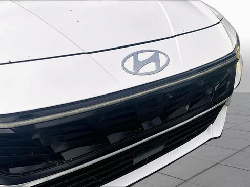Used 2024 Hyundai Elantra Limited FWD image 32