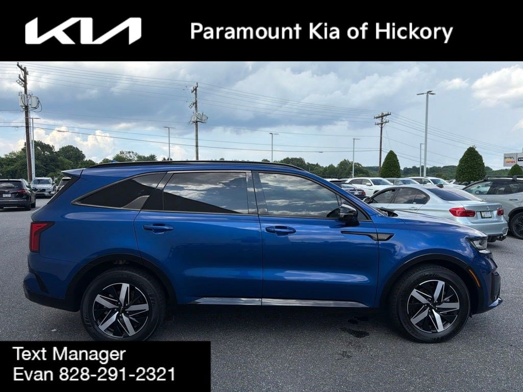 Used 2023 Kia Sorento S w/ Panoramic Sunroof Package FWD image 5