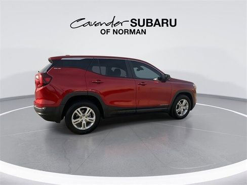 Used 2022 GMC Terrain SLE image 3