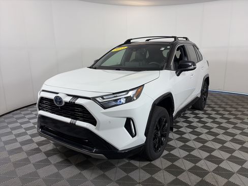 Used 2023 Toyota RAV4 XSE AWD/4WD image 3