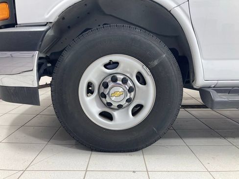 Used 2025 Chevrolet Express 3500 LT w/ LT Preferred Equipment Group RWD image 25