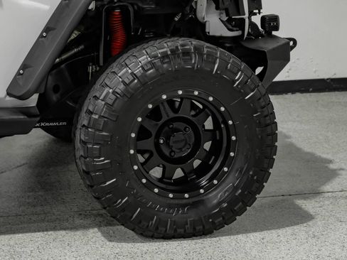 Used 2015 Jeep Wrangler Unlimited Rubicon w/ Connectivity Group AWD/4WD image 54