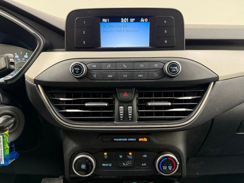 Used 2021 Ford Escape S image 19