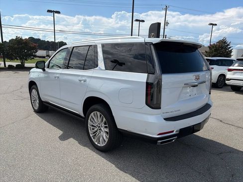 Used 2026 Cadillac Escalade Luxury AWD/4WD image 2