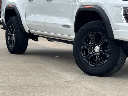 Used 2024 GMC Canyon Elevation image 3