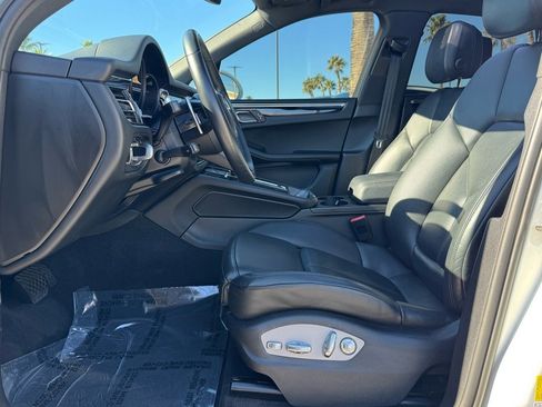 Used 2023 Porsche Macan ALL WHEEL DRIVE image 13