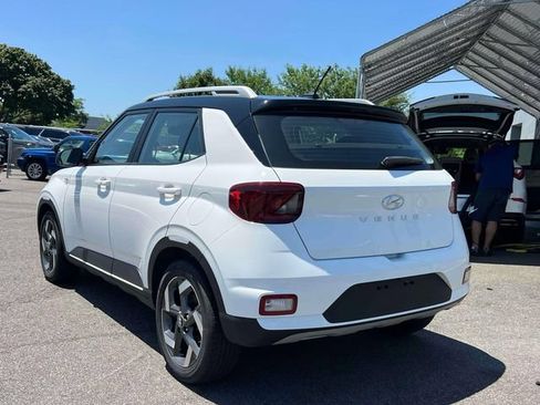 Used 2025 Hyundai Venue Limited FWD image 9
