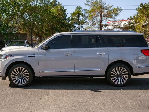 Used 2019 Lincoln Navigator L Reserve w/ Cargo Package AWD/4WD image 8