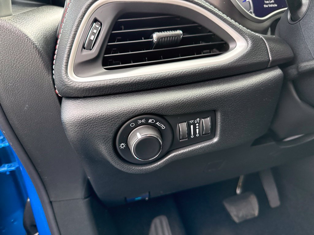 New 2027 Chrysler Pacifica Select AWD/4WD image 29