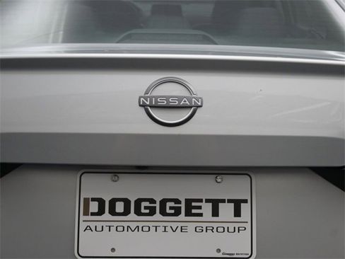 Used 2024 Nissan Altima 2.5 SV image 14