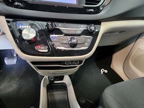 Used 2023 Chrysler Voyager LX FWD image 15