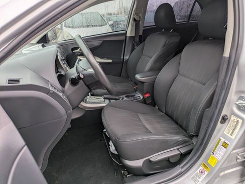 Used 2013 Toyota Corolla S image 23