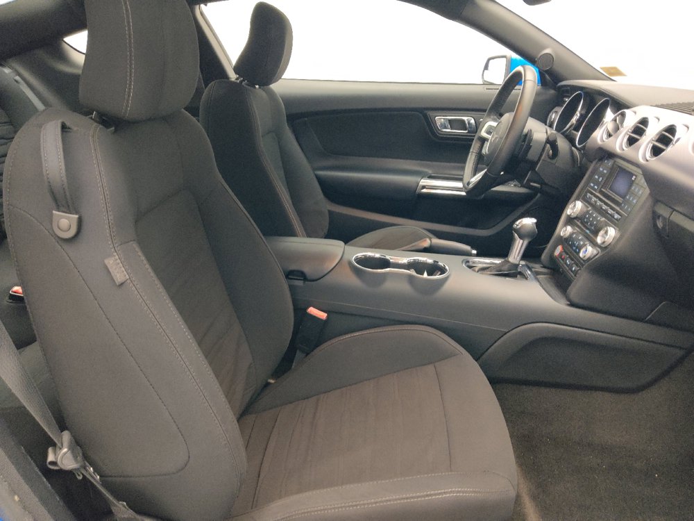 Used 2017 Ford Mustang Coupe RWD image 19