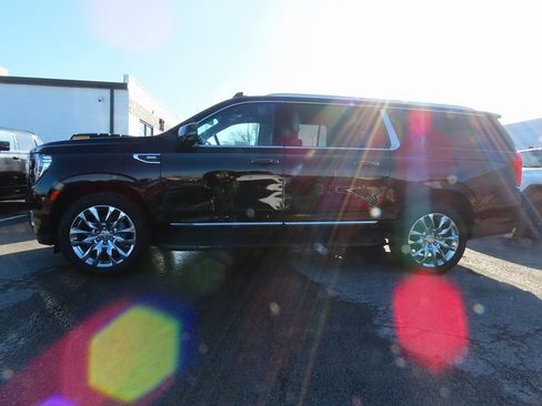 Used 2021 GMC Yukon XL Denali image 7