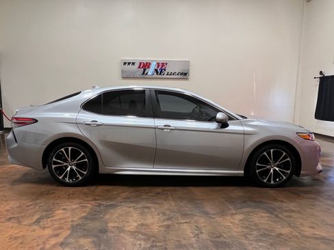 Used 2019 Toyota Camry SE image 10