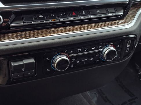 Used 2025 GMC Sierra 1500 SLE image 30