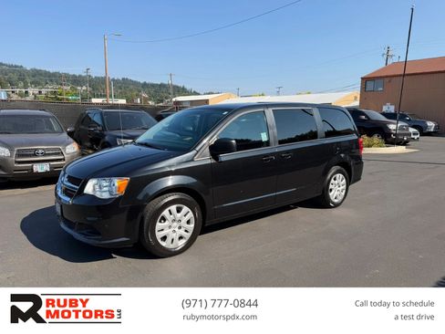 Used 2018 Dodge Grand Caravan SE FWD image 1