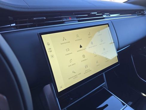 New 2026 Land Rover Range Rover Long Wheelbase SE image 14