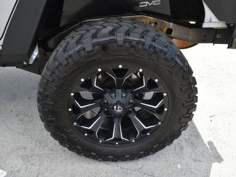 Used 2016 Jeep Wrangler Unlimited Rubicon AWD/4WD image 17