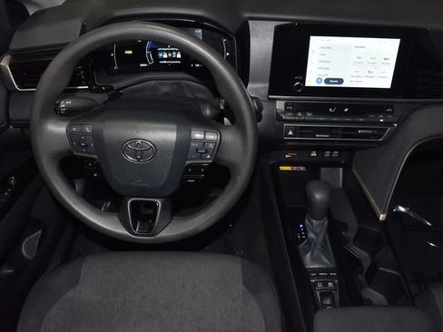 Used 2025 Toyota Camry LE FWD image 31