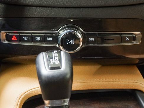Used 2019 Volvo XC90 T6 Momentum w/ Advanced Package AWD/4WD image 39