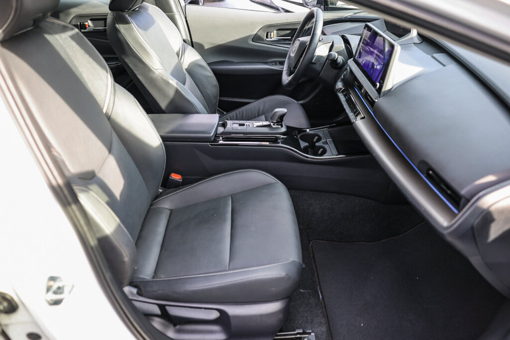 Certified 2024 Toyota Prius XLE FWD image 7