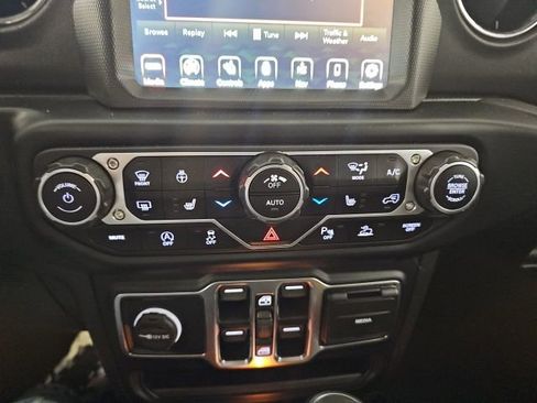Used 2023 Jeep Gladiator Overland AWD/4WD image 15