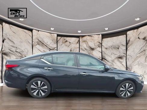 Used 2022 Nissan Altima 2.5 SV FWD image 4