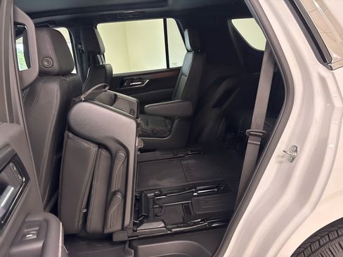 Used 2026 GMC Yukon Denali w/ Sun & Power Step Package AWD/4WD image 14