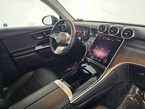 Used 2024 Mercedes-Benz GLC 300 4MATIC image 11