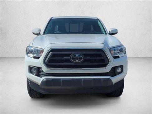 Used 2022 Toyota Tacoma SR5 AWD/4WD image 2