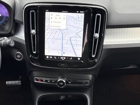 Used 2023 Volvo XC40 B5 Core image 21