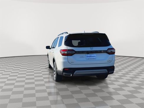 New 2025 Honda Pilot Touring image 7