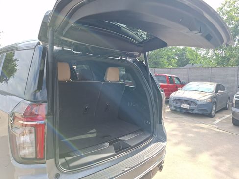 Used 2021 Chevrolet Tahoe Premier AWD/4WD image 36