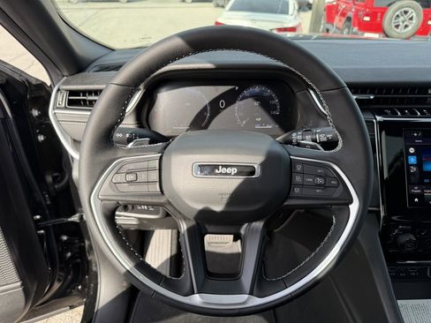 New 2025 Jeep Grand Cherokee L Altitude image 13