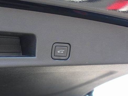 Used 2024 GMC Acadia Denali image 10