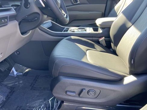 New 2026 Kia Carnival EX FWD image 12