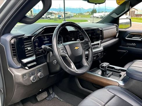 Used 2025 Chevrolet Silverado 1500 High Country w/ Technology Package AWD/4WD image 14